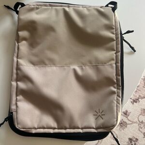 Tropicfeel packing cube.